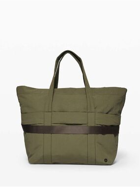 lululemon athletica on my level duffel *30L